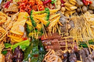 热卤串串火爆出摊！日销1000+串的秘制卤味，香到让人走不动道！